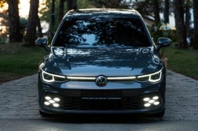 Front view of the VW Golf GTD outside